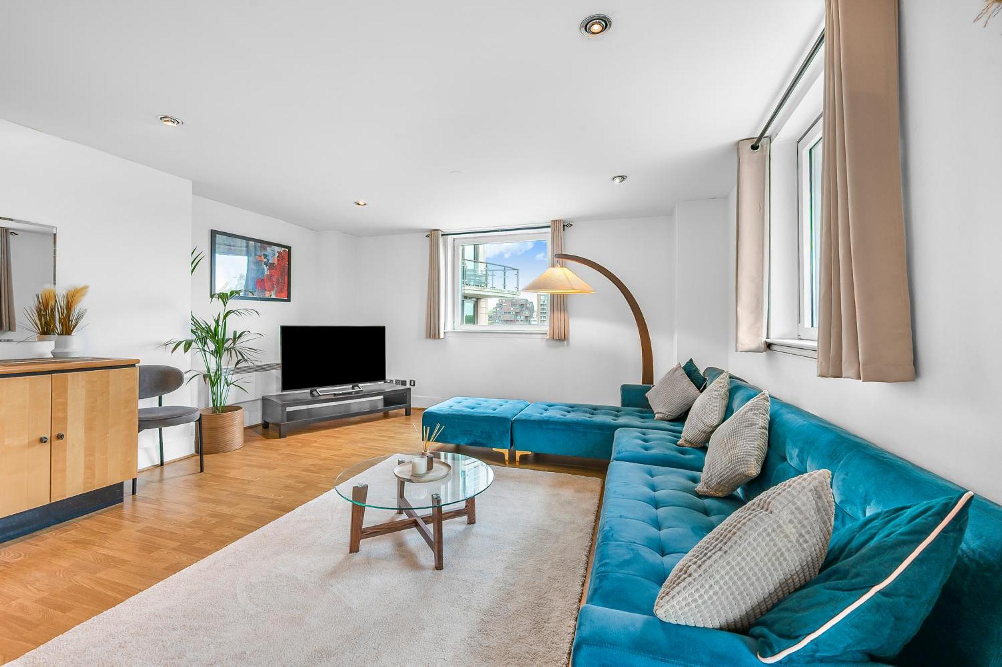 Riverside Balcony Apartments, 10 Minutes From Oxford Circus Londra